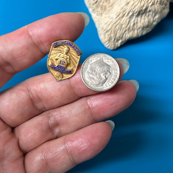 🖤National Safety Council 12 Year Safe Driver Award Pin with Screw Back - Picture 5 of 5